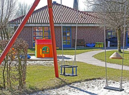 Quelle: pixabay Gartenansicht Kindergarten mit Spielplatz