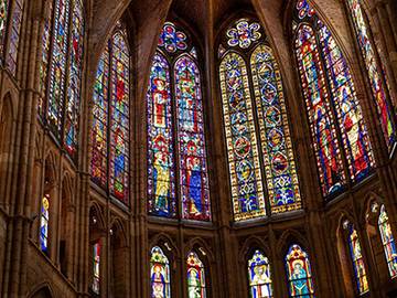 Quelle: Pixabay.de / rperucho, https://pixabay.com/de/photos/kathedrale-architektur-innere-decke-5756535/